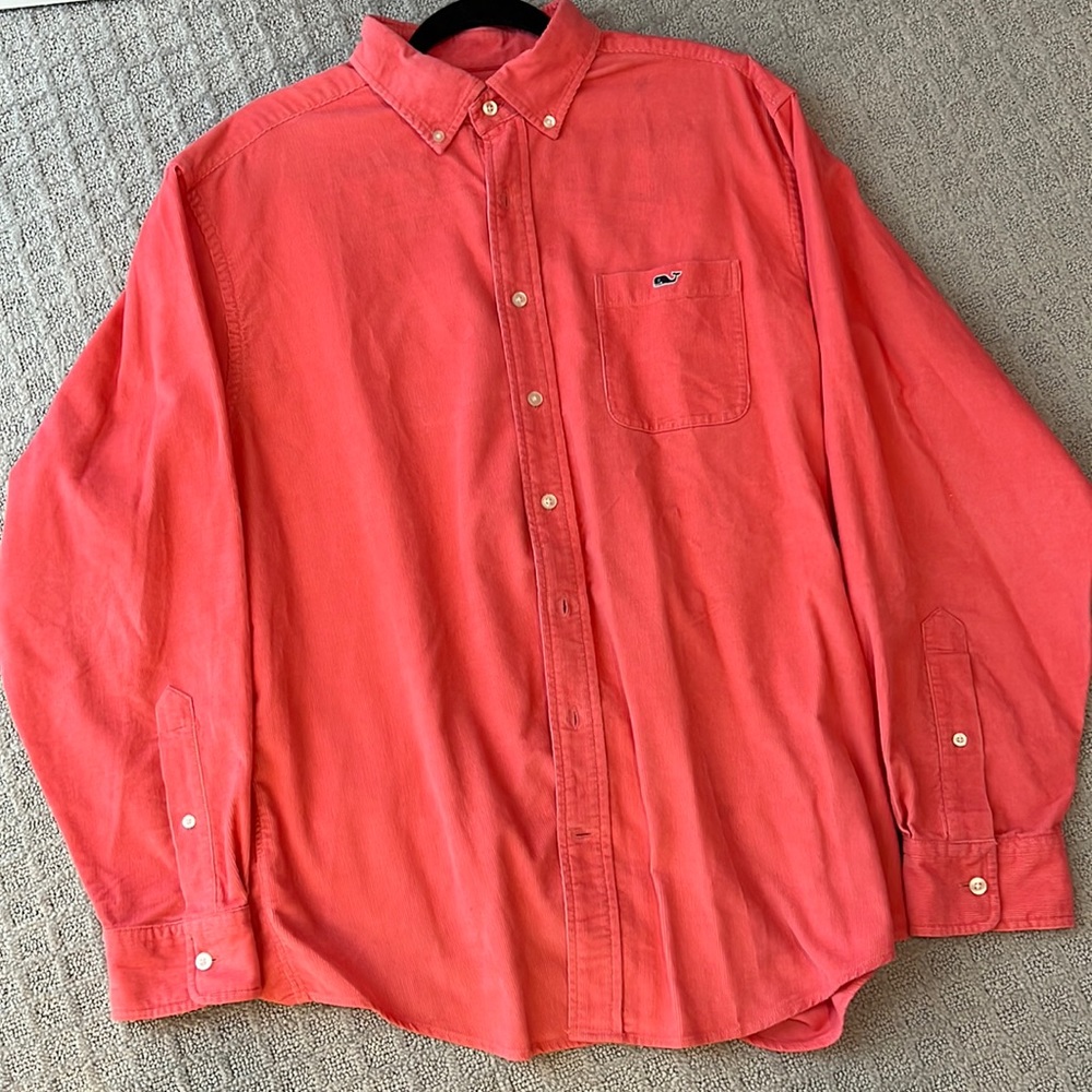 Corduroy vineyard vines mens shirt in excellent condition.